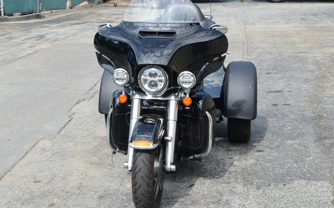 2022 Harley-Davidson Tri Glide Ultra Vivid Black