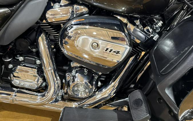 Harley-Davidson® Ultra Limited 2020 FLHTK USCALES1 RVR RCK GRY/BLK W/PINSTRIPE