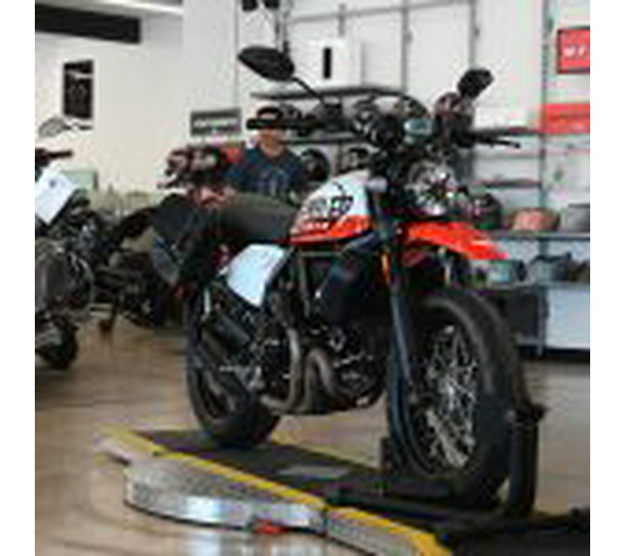 2022 Ducati Scarmbler Urban Motard