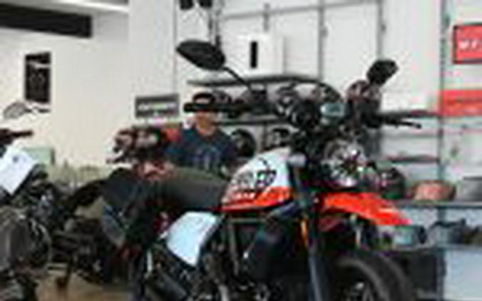 2022 Ducati Scarmbler Urban Motard