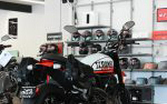 2022 Ducati Scarmbler Urban Motard
