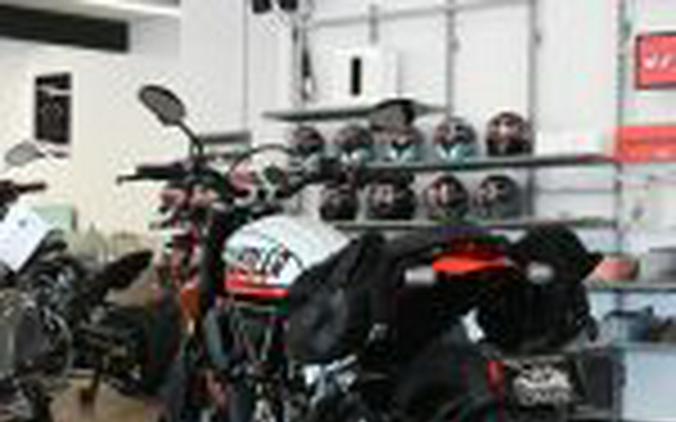 2022 Ducati Scarmbler Urban Motard