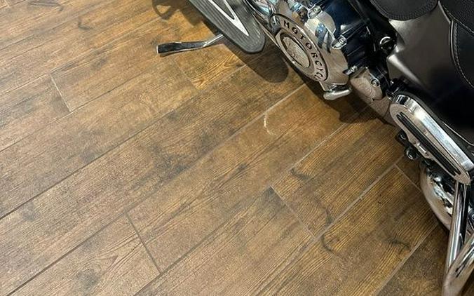 2019 Indian Motorcycle® Roadmaster® Steel Gray Smoke / Thunder Black Smoke