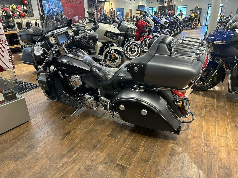 2019 Indian Motorcycle® Roadmaster® Steel Gray Smoke / Thunder Black Smoke