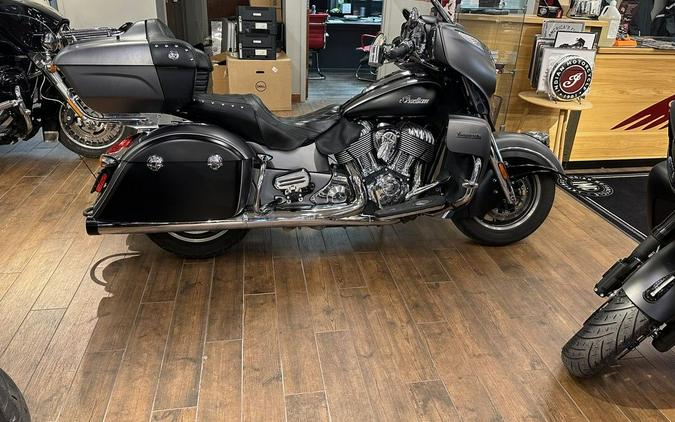 2019 Indian Motorcycle® Roadmaster® Steel Gray Smoke / Thunder Black Smoke