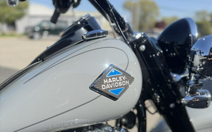 Harley-Davidson® Heritage Classic® 2026 FLHC 34626867 DRK BILIARD GRY