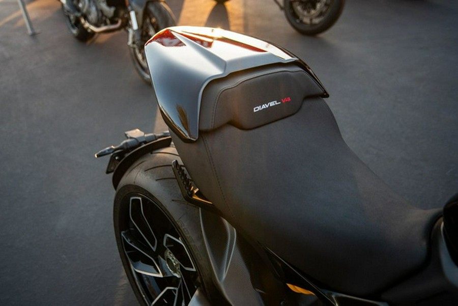 2024 Ducati Diavel V4 Black V4