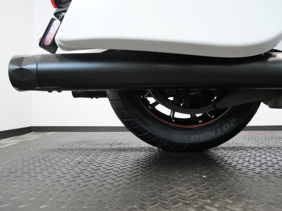 2021 Indian Motorcycle® Challenger® Dark Horse White Smoke