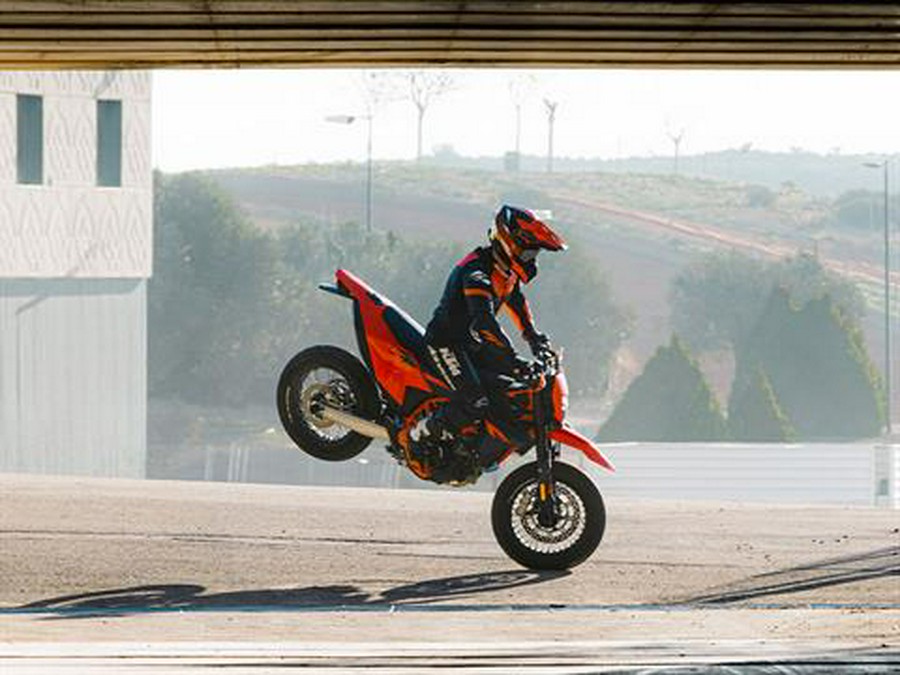 2026 KTM 690 SMC R