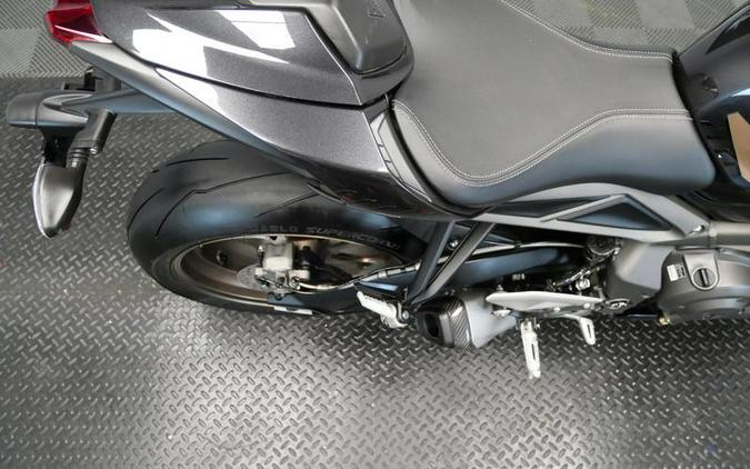2023 Triumph Street Triple RS Carbon Black