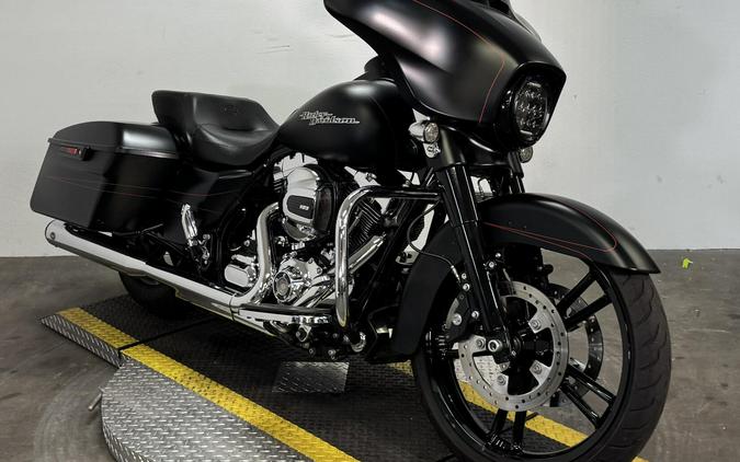 FLHXS 2016 Street Glide® Special