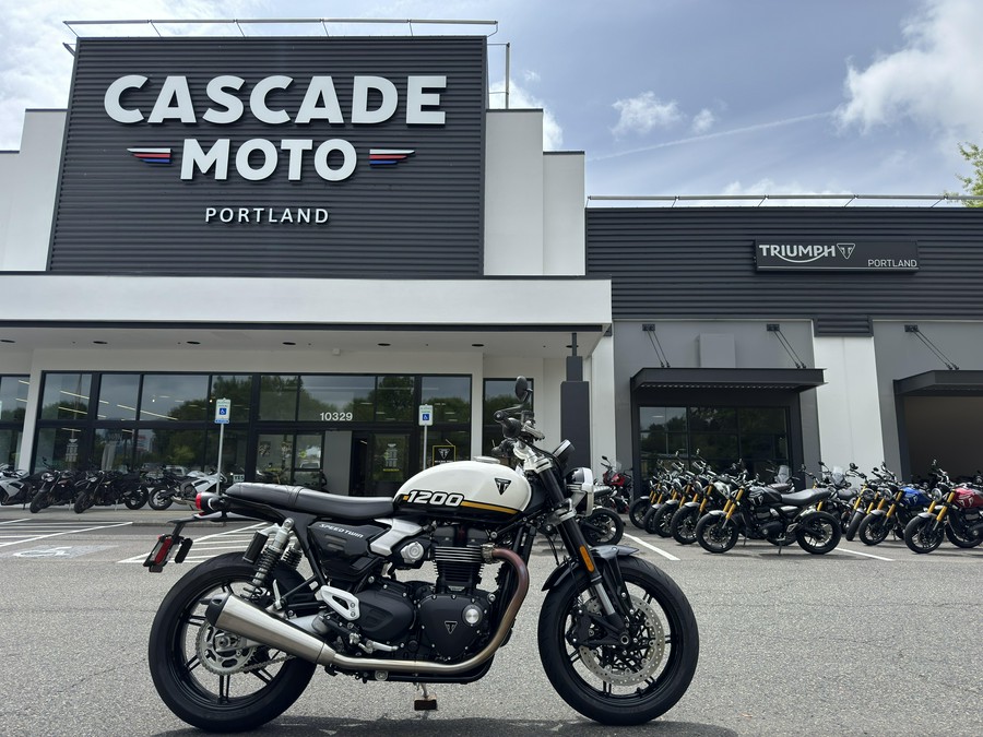 2025 Triumph Speed Twin 1200 - CRYSTAL WHITE - SAPPHIRE BLACK
