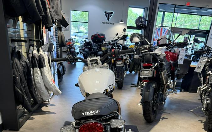 2025 Triumph Speed Twin 1200 - CRYSTAL WHITE - SAPPHIRE BLACK