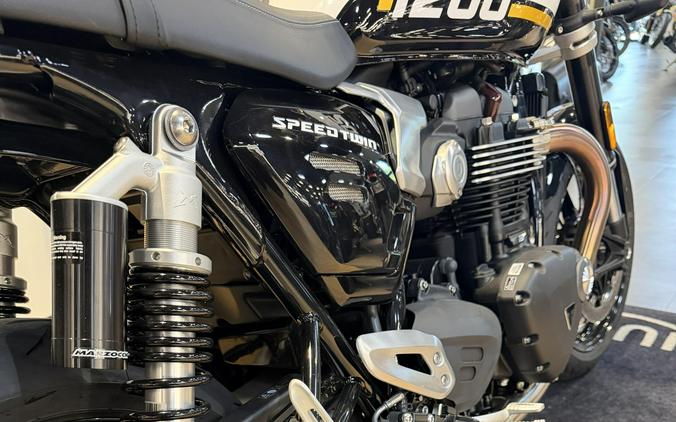 2025 Triumph Speed Twin 1200 - CRYSTAL WHITE - SAPPHIRE BLACK
