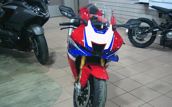 2026 HONDA CBR1000RR-R FIREBLADE SP