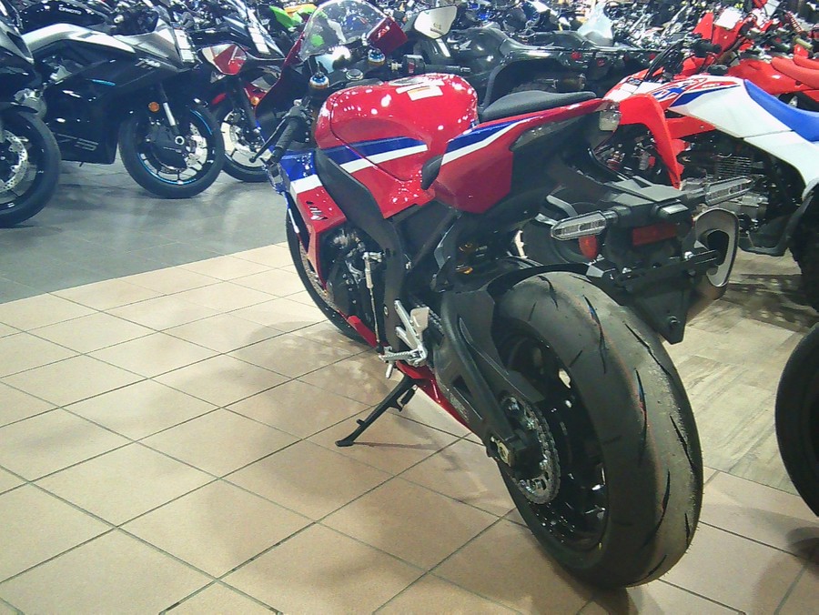 2026 HONDA CBR1000RR-R FIREBLADE SP