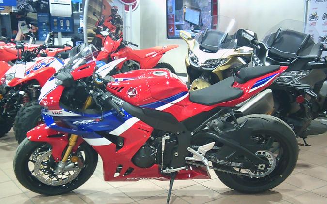 2026 HONDA CBR1000RR-R FIREBLADE SP