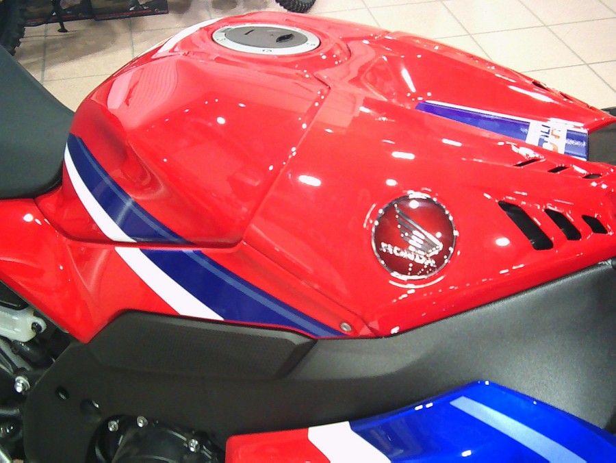 2026 HONDA CBR1000RR-R FIREBLADE SP