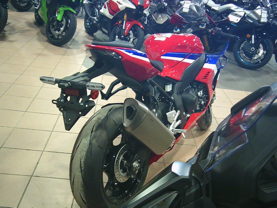 2026 HONDA CBR1000RR-R FIREBLADE SP