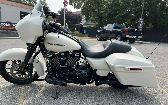 2018 Harley-Davidson Street Glide Special Bonneville Salt Denim