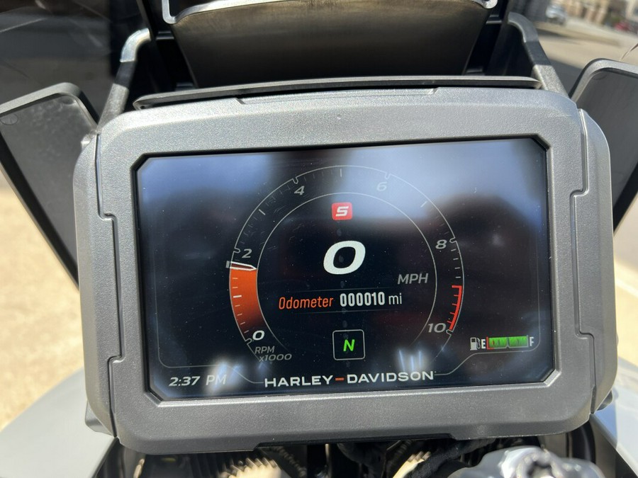 2025 Harley-Davidson® Pan America® 1250 ST Billiard Gray