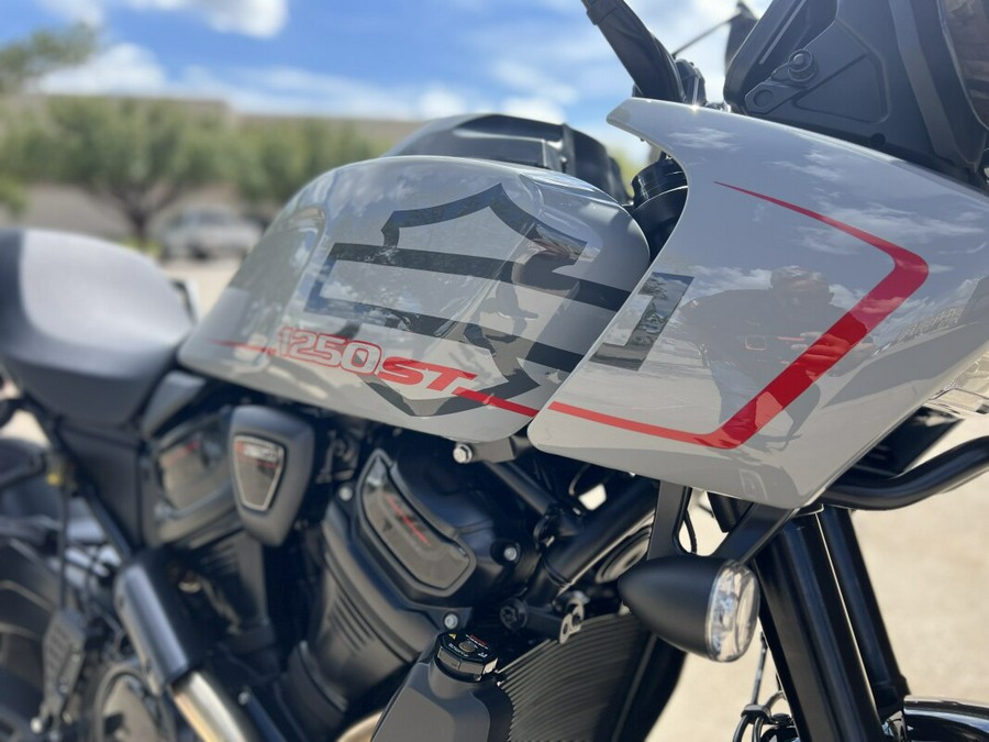 2025 Harley-Davidson® Pan America® 1250 ST Billiard Gray