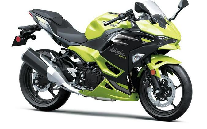 2026 Kawasaki Ninja® 500 ABS Metallic Yellowish Green/Ebony