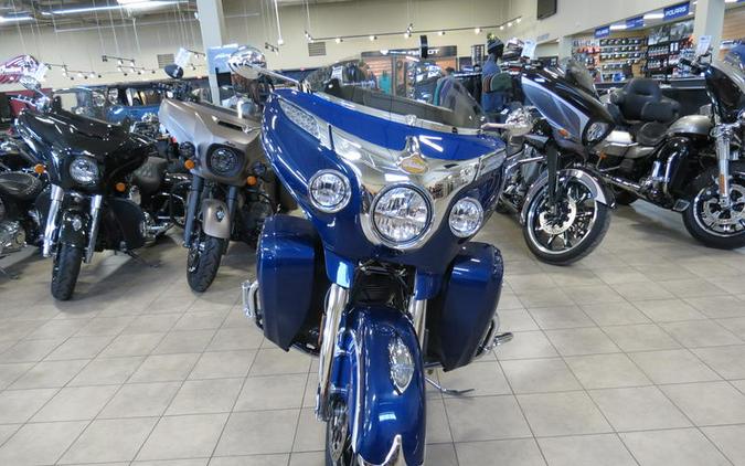 2017 Indian Motorcycle® Roadmaster® Icon Blue Sapphire & Brilliant Blue