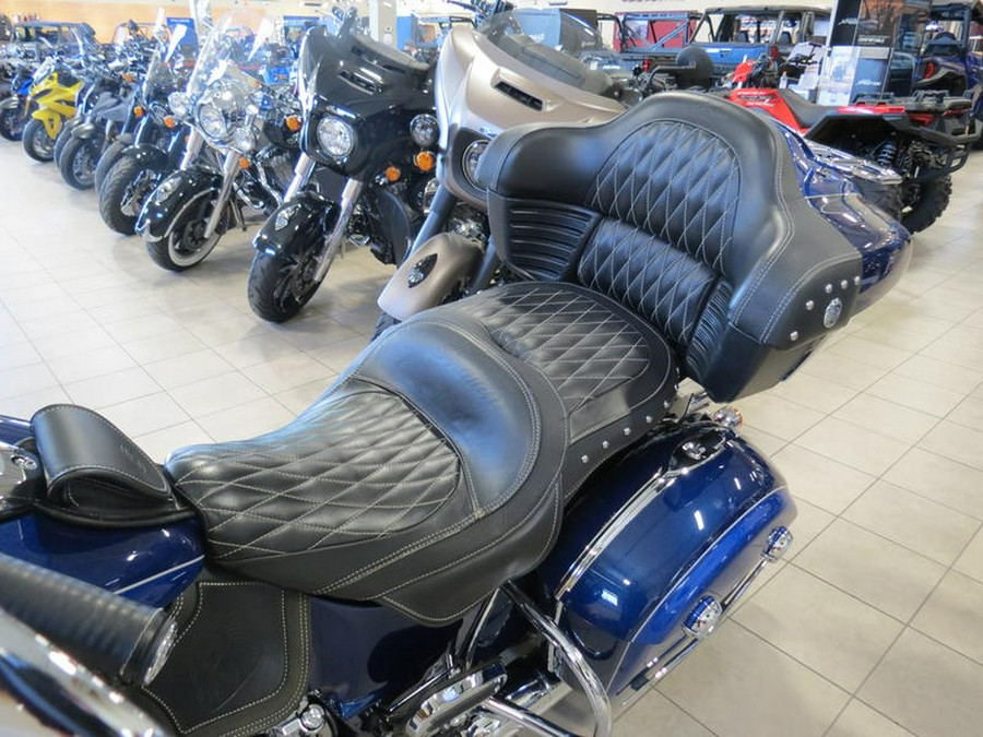 2017 Indian Motorcycle® Roadmaster® Icon Blue Sapphire & Brilliant Blue
