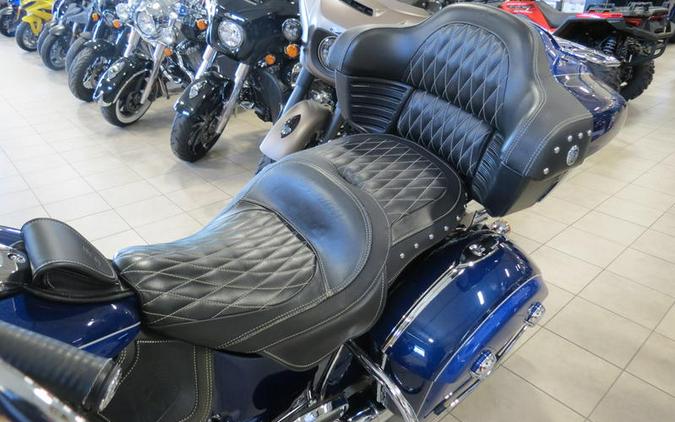 2017 Indian Motorcycle® Roadmaster® Icon Blue Sapphire & Brilliant Blue