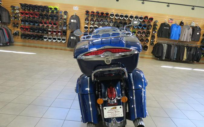 2017 Indian Motorcycle® Roadmaster® Icon Blue Sapphire & Brilliant Blue