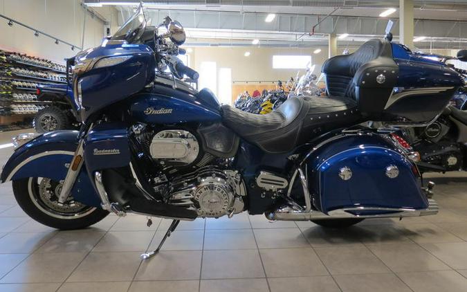 2017 Indian Motorcycle® Roadmaster® Icon Blue Sapphire & Brilliant Blue