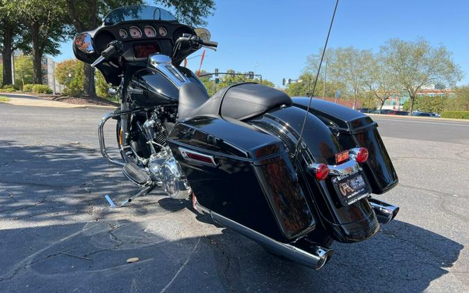 2023 FLHX Street Glide® in Vivid Black