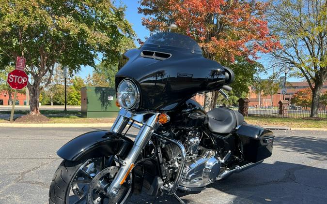 2023 FLHX Street Glide® in Vivid Black