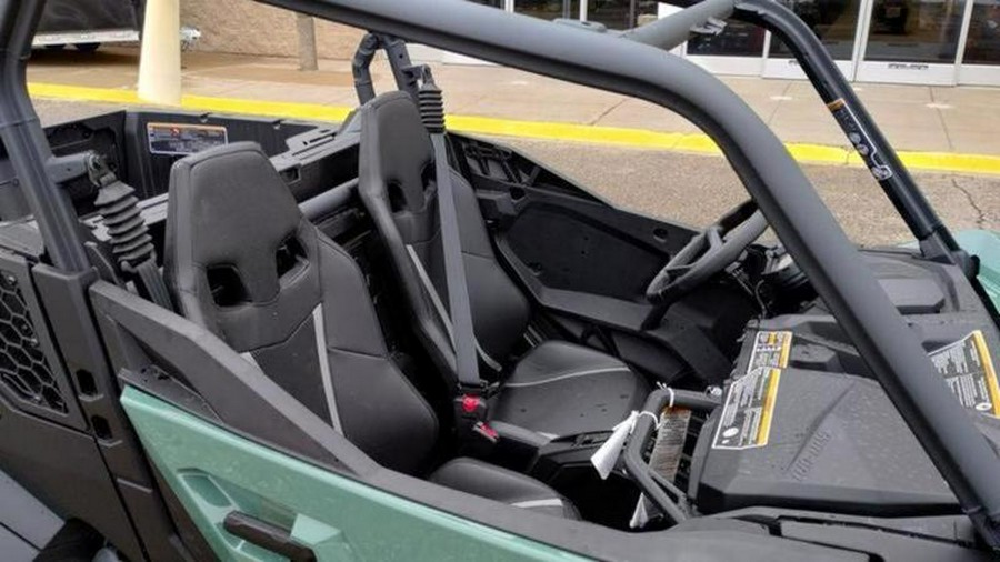 2026 Can-Am® Commander DPS 700