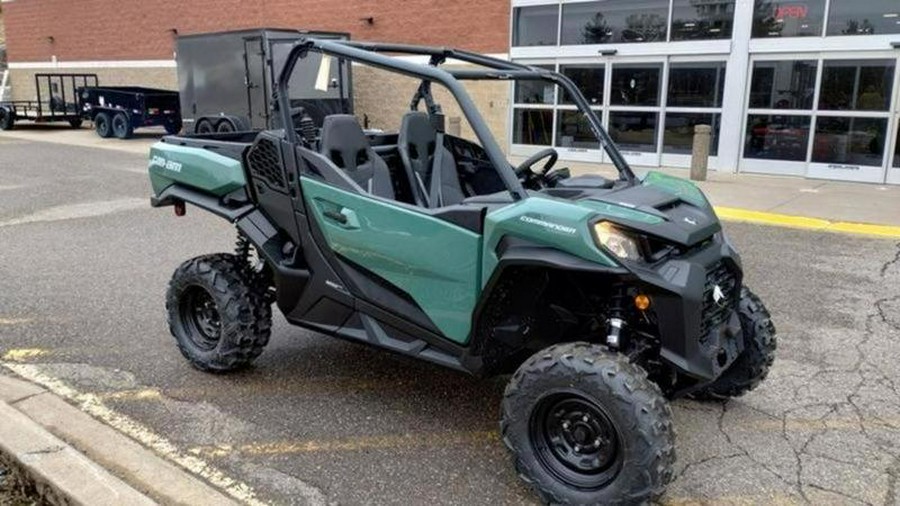 2026 Can-Am® Commander DPS 700
