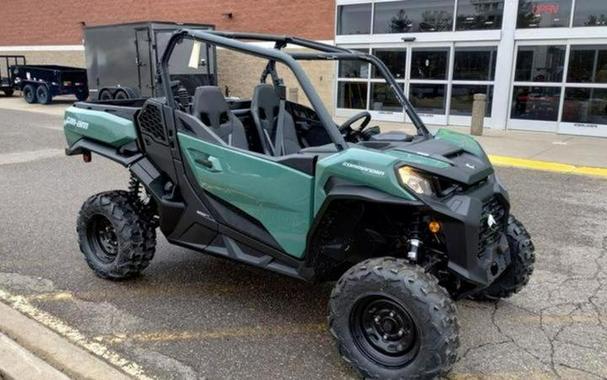 2026 Can-Am® Commander DPS 700