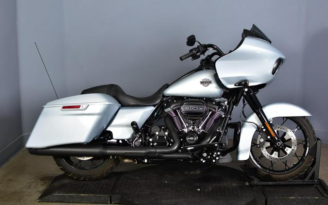 2023 Harley-Davidson Road Glide Special Atlas Silver Metallic - Black Finish