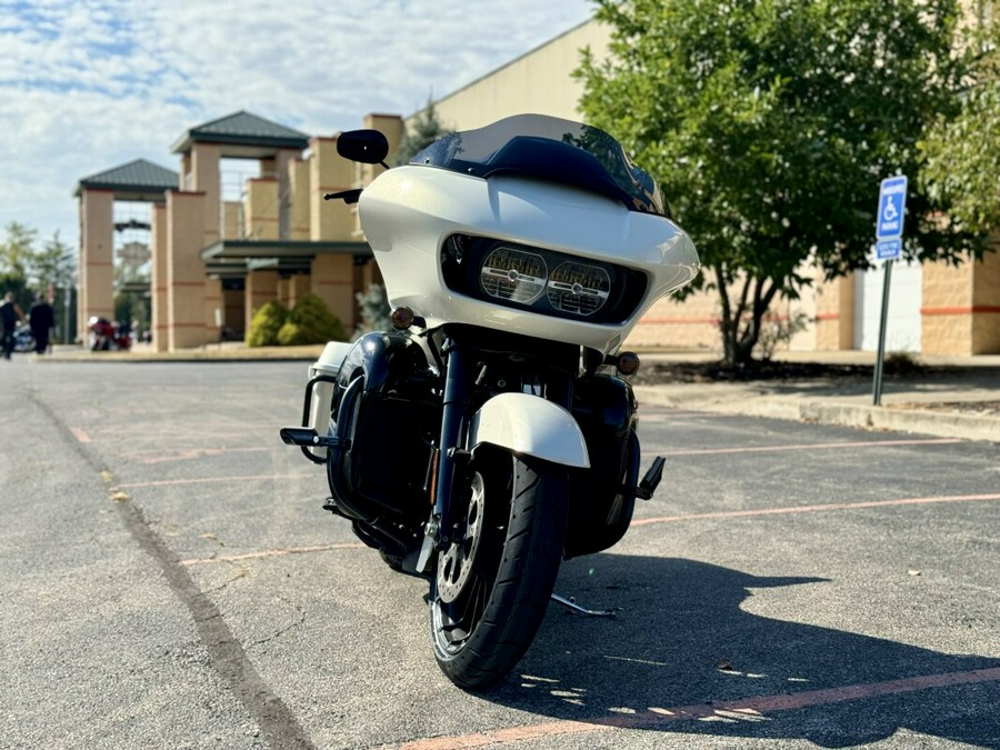 2018 Harley-Davidson Road Glide Special Bonneville Salt Pearl