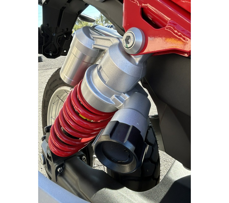 2025 Moto Guzzi V85 TT