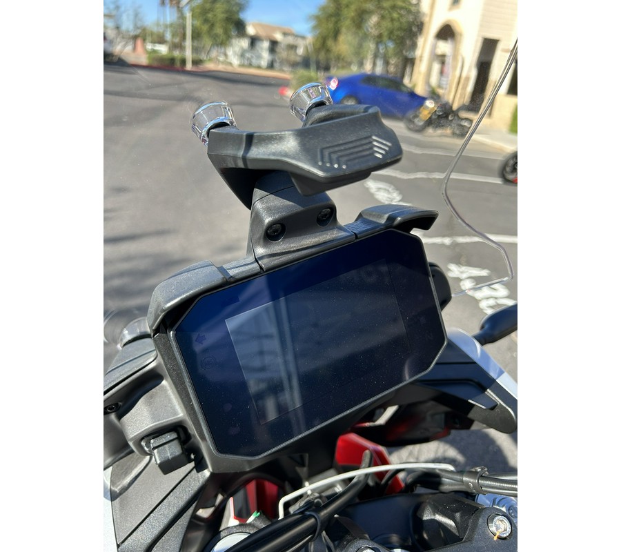 2025 Moto Guzzi V85 TT