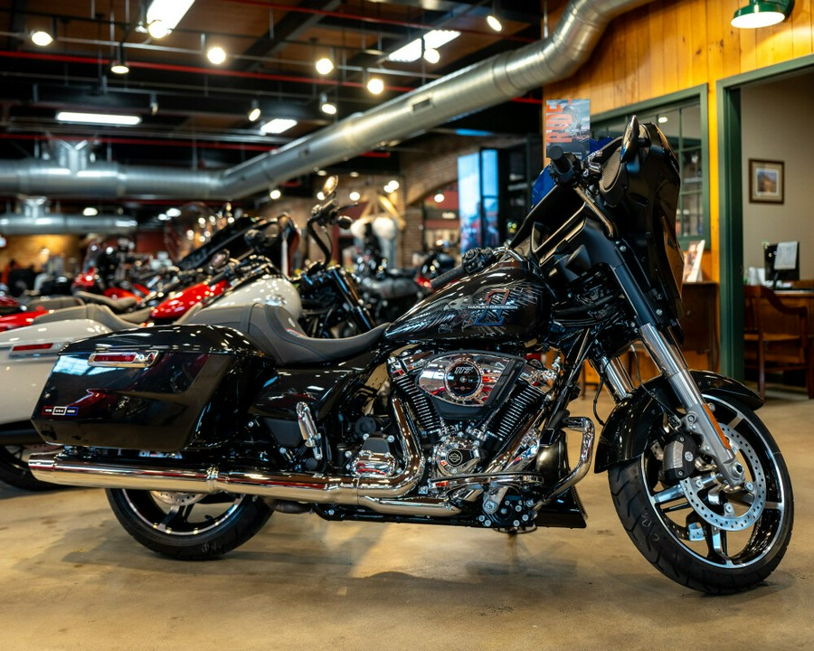 Harley-Davidson® Street Glide® 2026 FLHX 0034594897 MIDNIGHT EMBER