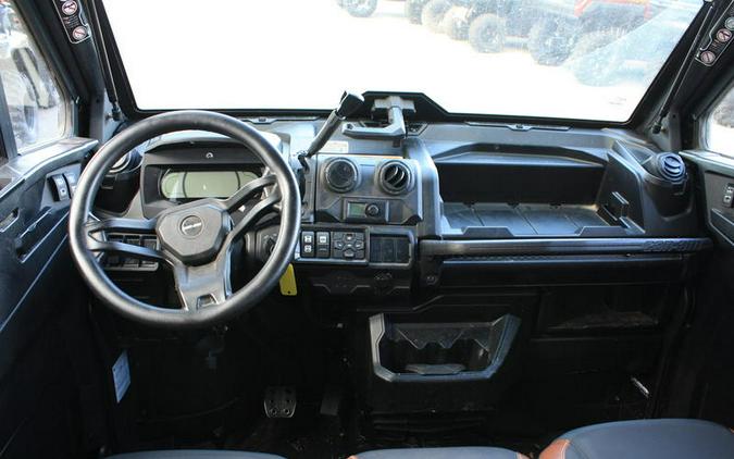 2023 Can-Am® Defender MAX Lone Star Cab HD10