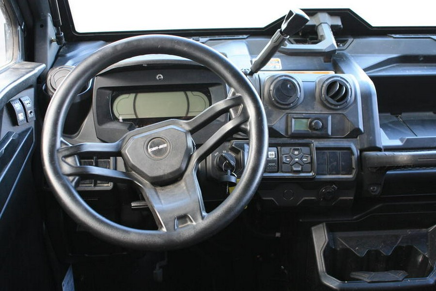 2023 Can-Am® Defender MAX Lone Star Cab HD10