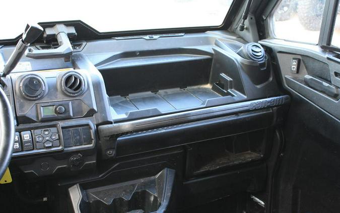 2023 Can-Am® Defender MAX Lone Star Cab HD10