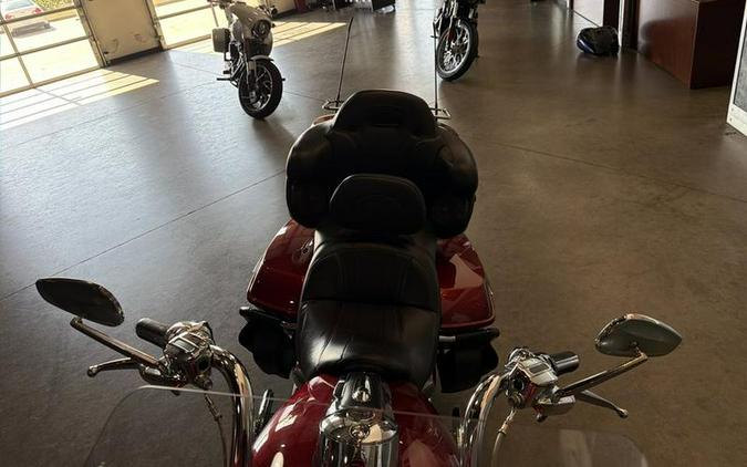 2016 Harley-Davidson® FLTRUSE - CVO™ Road Glide Ultra®