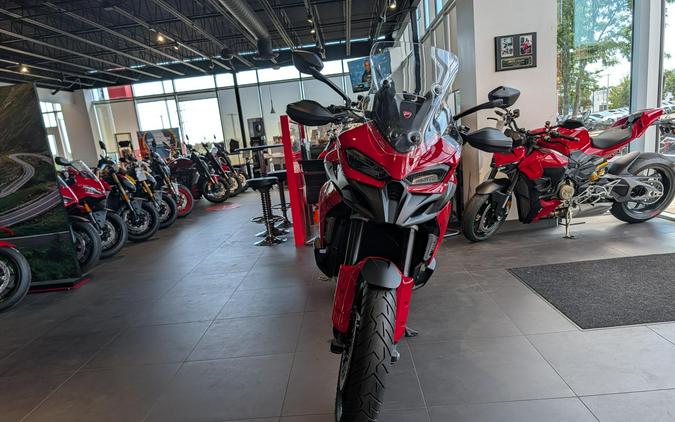 2027 DUCATI MULTISTRADA V2 RED