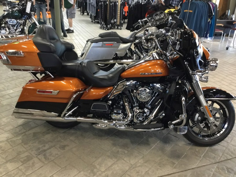 2016 HarleyDavidson® Ultra Limited TwoTone Amber Whiskey / Vivid