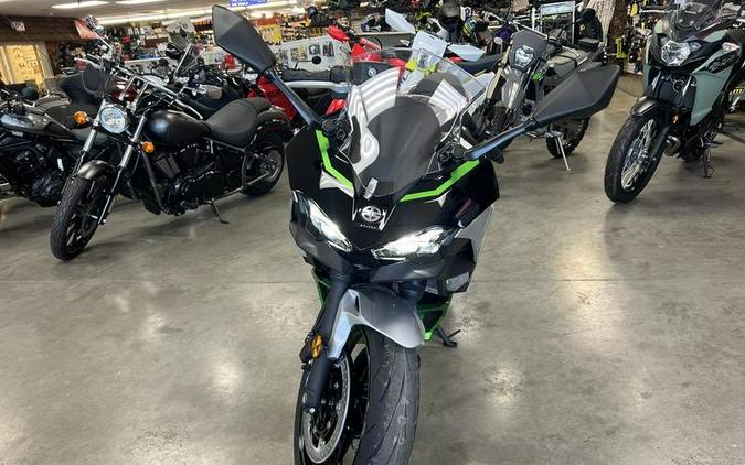 2024 Kawasaki Ninja® 7 Hybrid ABS