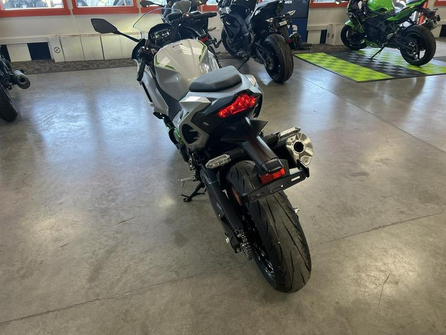 2024 Kawasaki Ninja® 7 Hybrid ABS